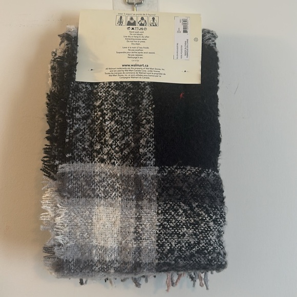 NWT Walmart Oversized Blanket Plaid Scarf (OS) - Picture 3 of 4